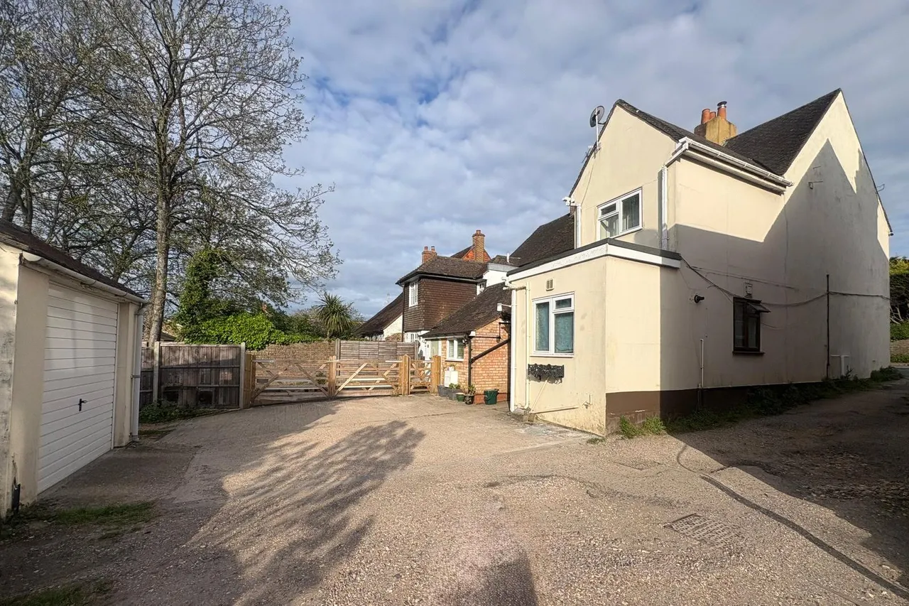 The Street, Farnham, Surrey, GU10 4PR, photo 8