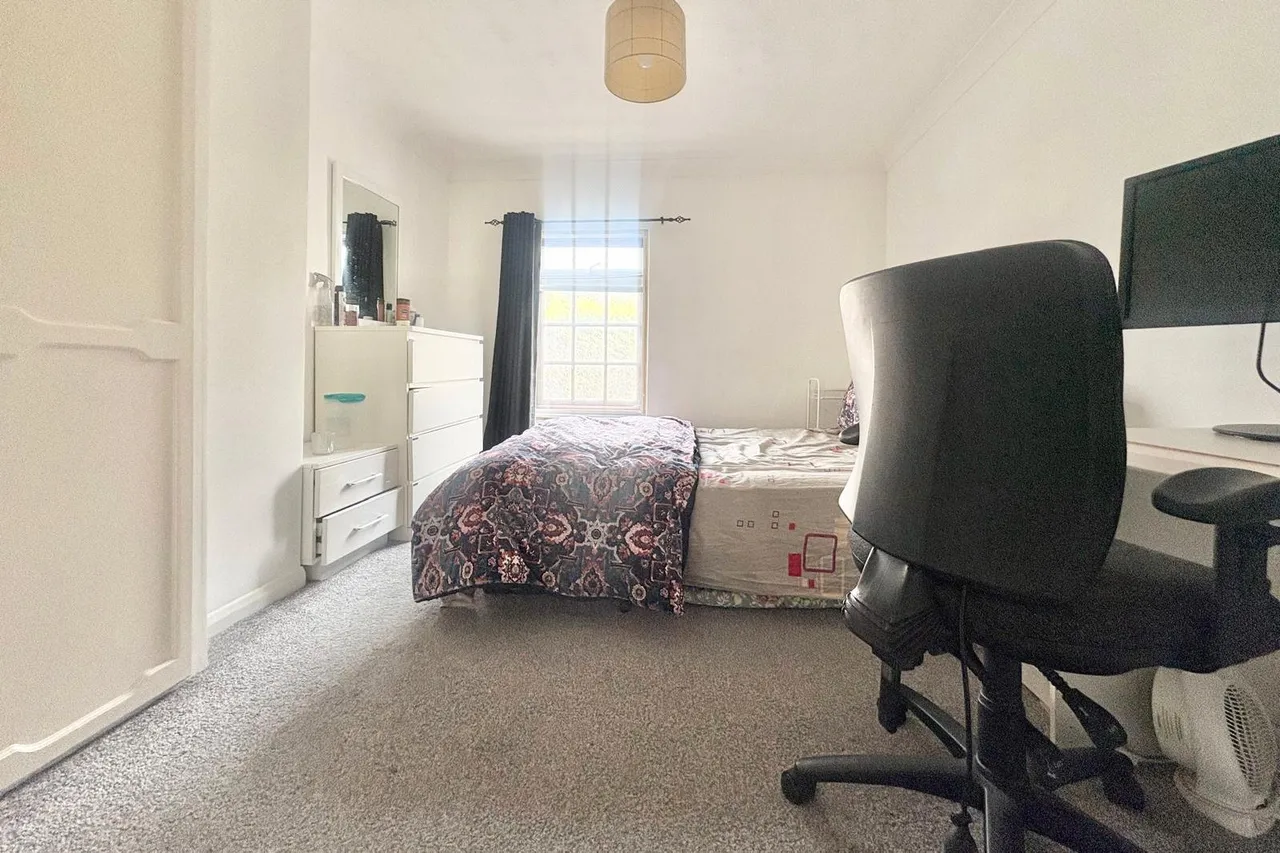 The Street, Farnham, Surrey, GU10 4PR, photo 4
