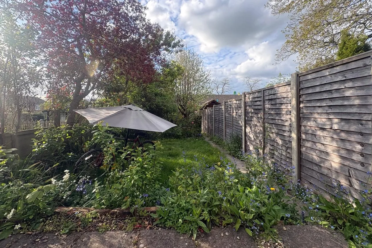 The Street, Farnham, Surrey, GU10 4PR, photo 6