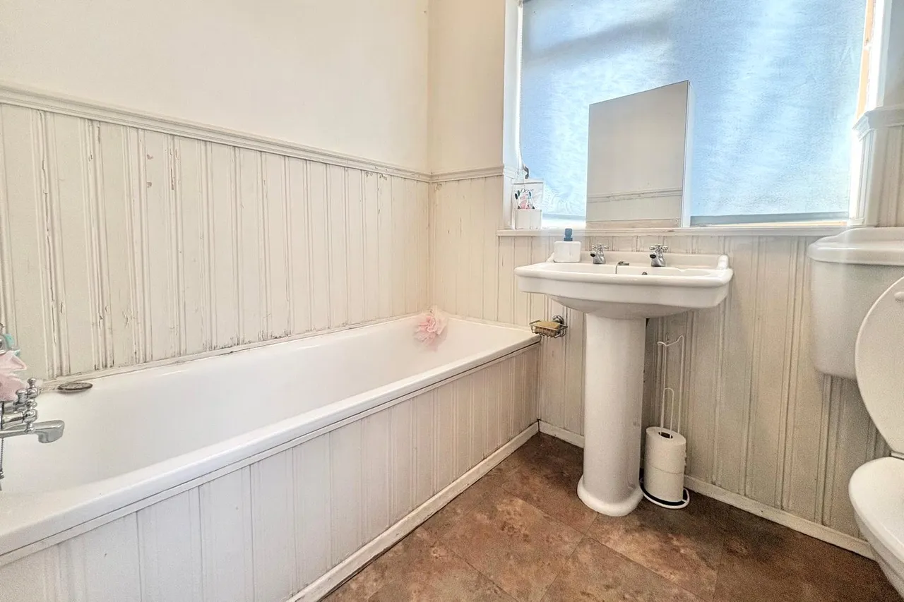 The Street, Farnham, Surrey, GU10 4PR, photo 12