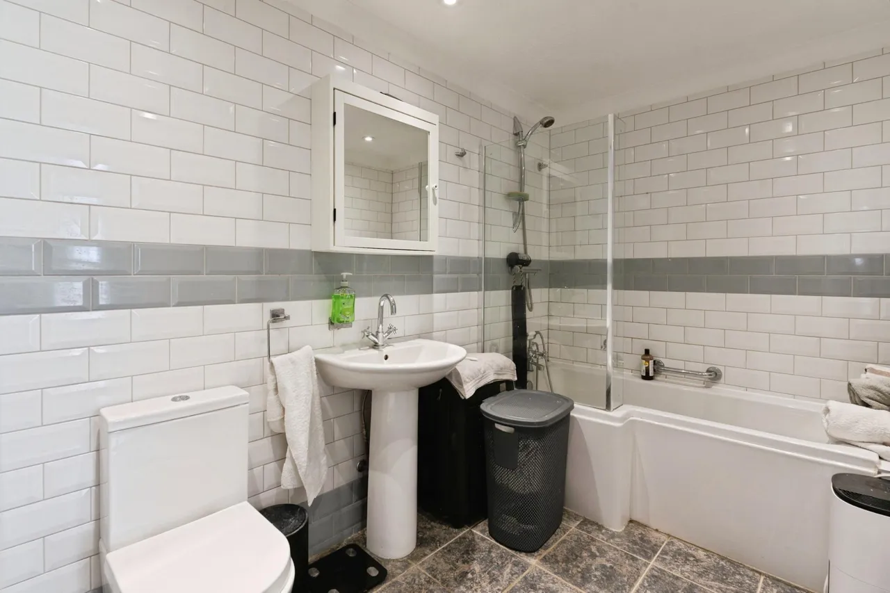 Laburnum Avenue, Wickford, SS12, photo 10
