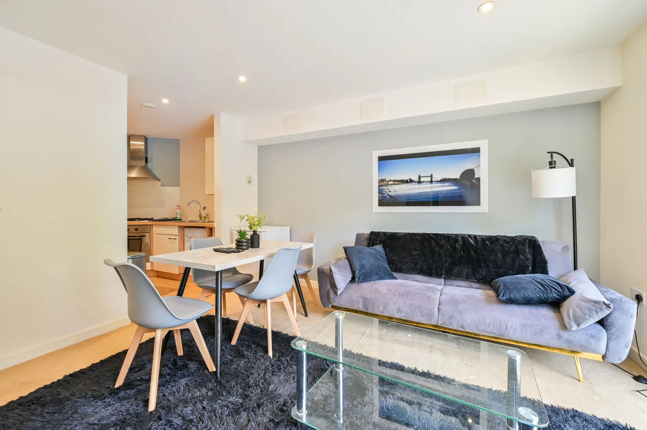 Flat 4, 111 Chandler Way, London, photo 2