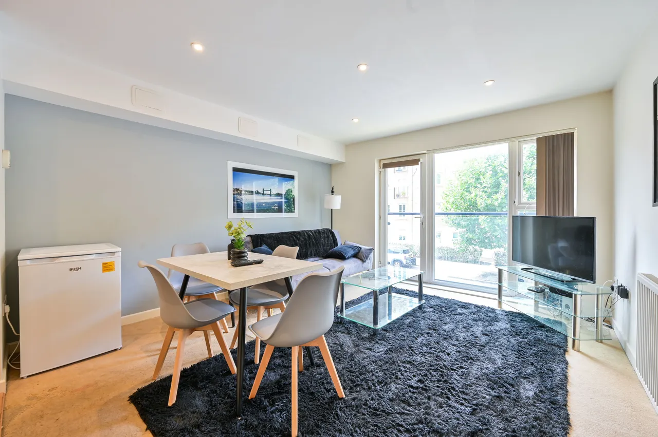 1 bed flat to rent — Flat 4, 111 Chandler Way, London