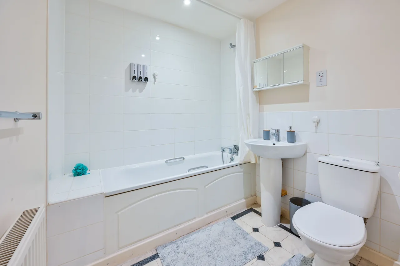 Flat 4, 111 Chandler Way, London, photo 8
