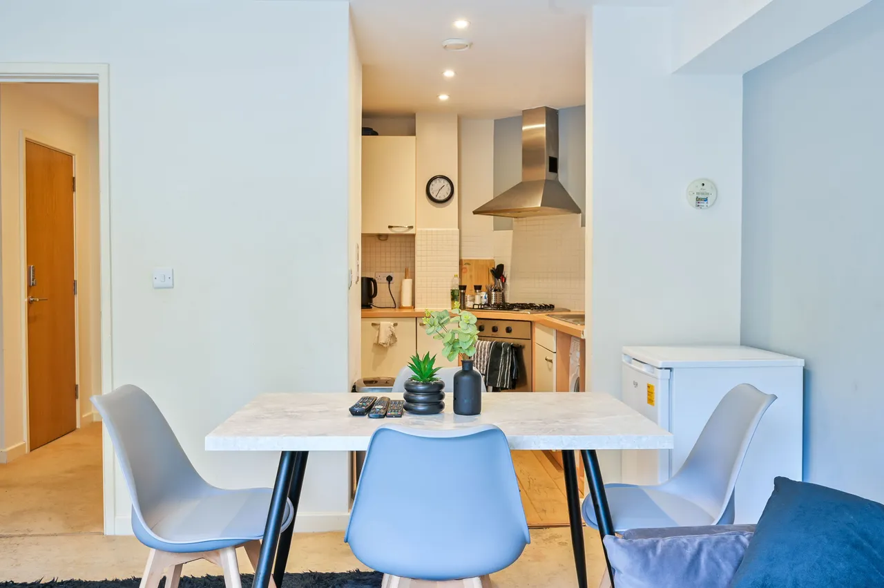 Flat 4, 111 Chandler Way, London, photo 5