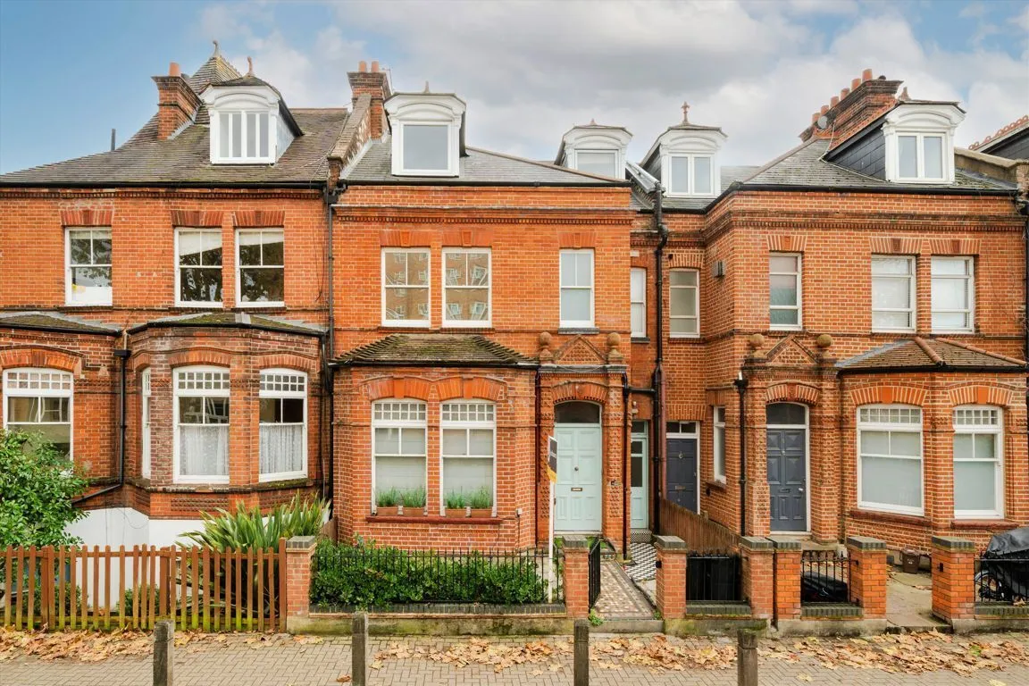 2 bed property to rent, Allfarthing Lane, SW18
