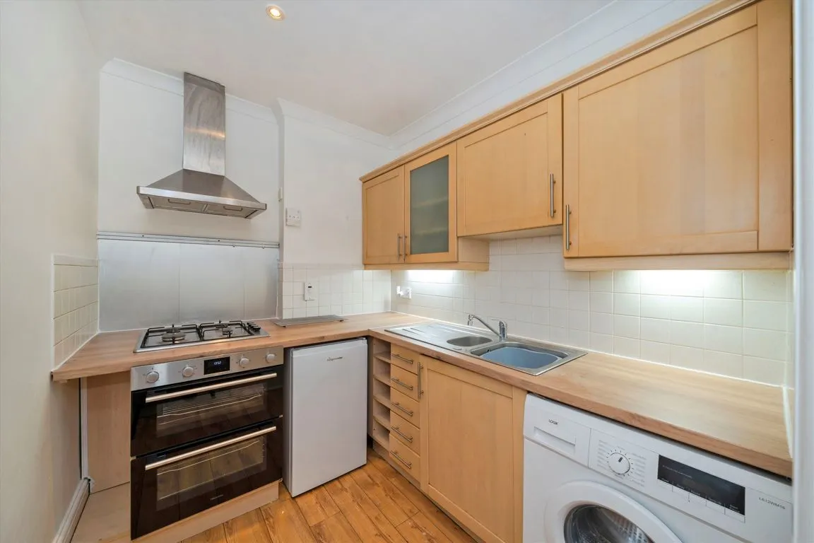 Allfarthing Lane, SW18, photo 4