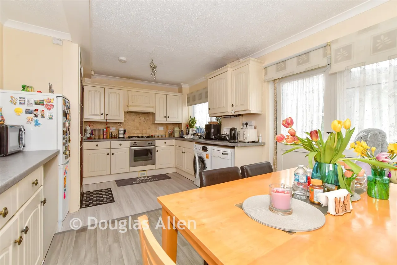 Nash Road, Chadwell Heath, RM6, photo 2
