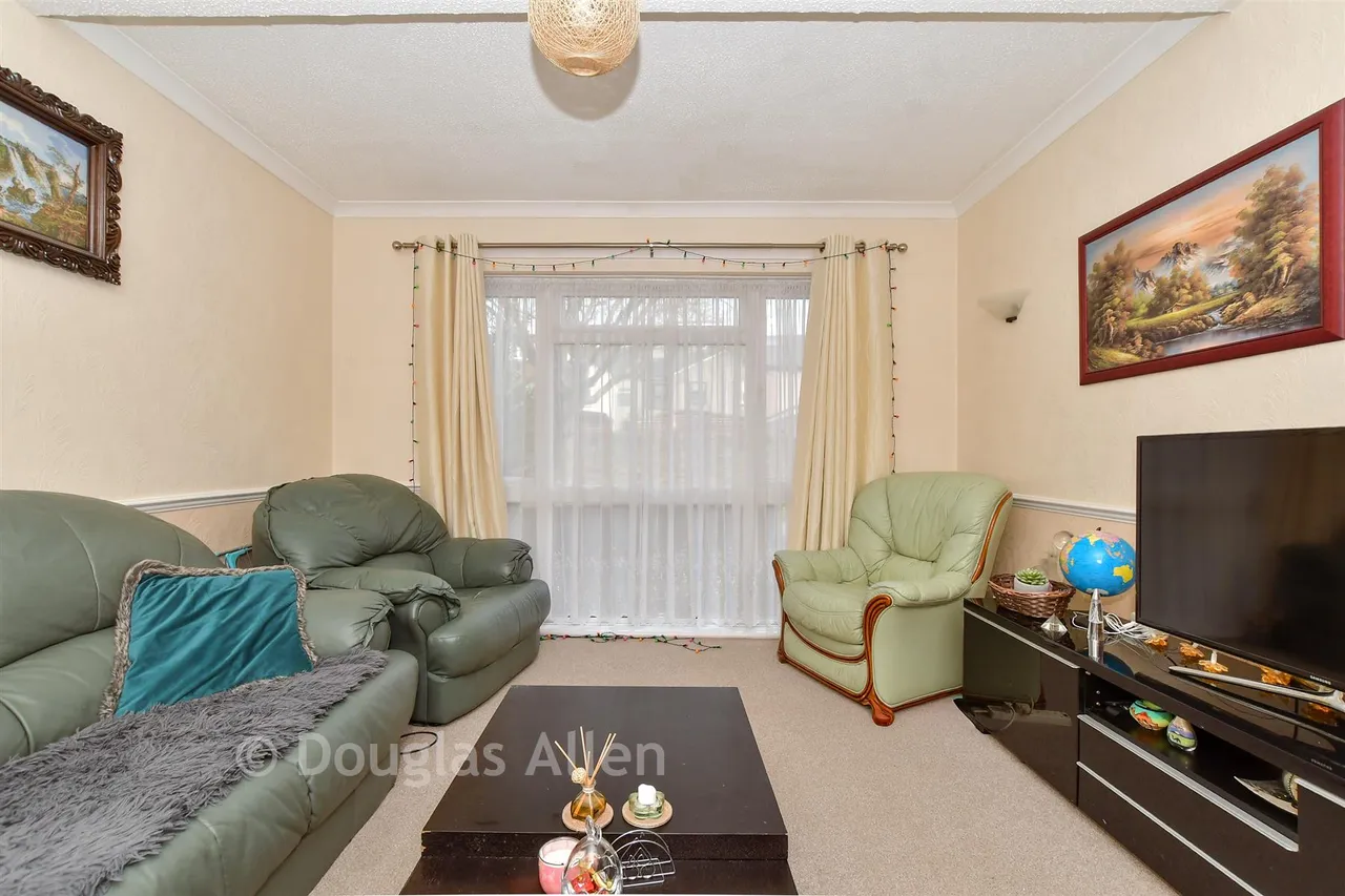 Nash Road, Chadwell Heath, RM6, photo 6