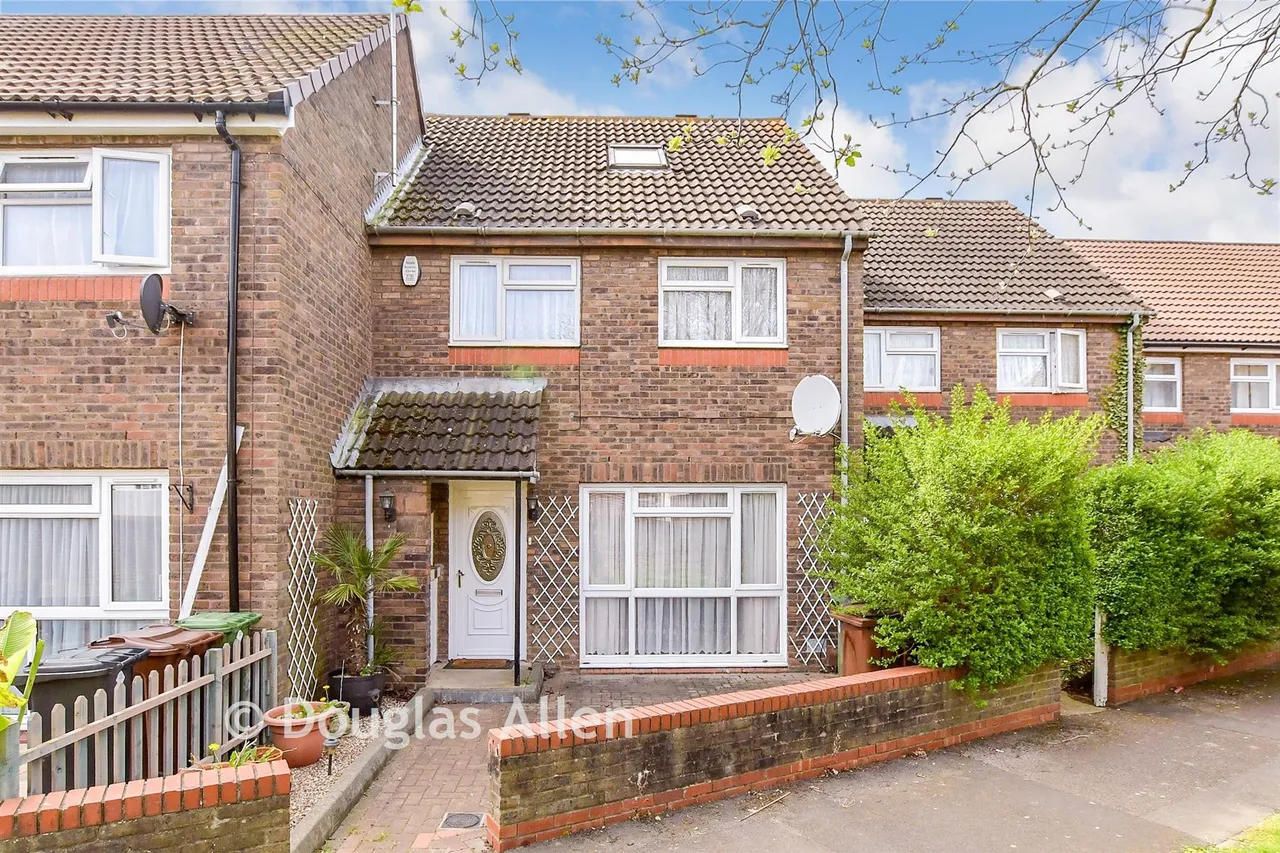 2 bed house for sale, Nash Road, Chadwell Heath, RM6