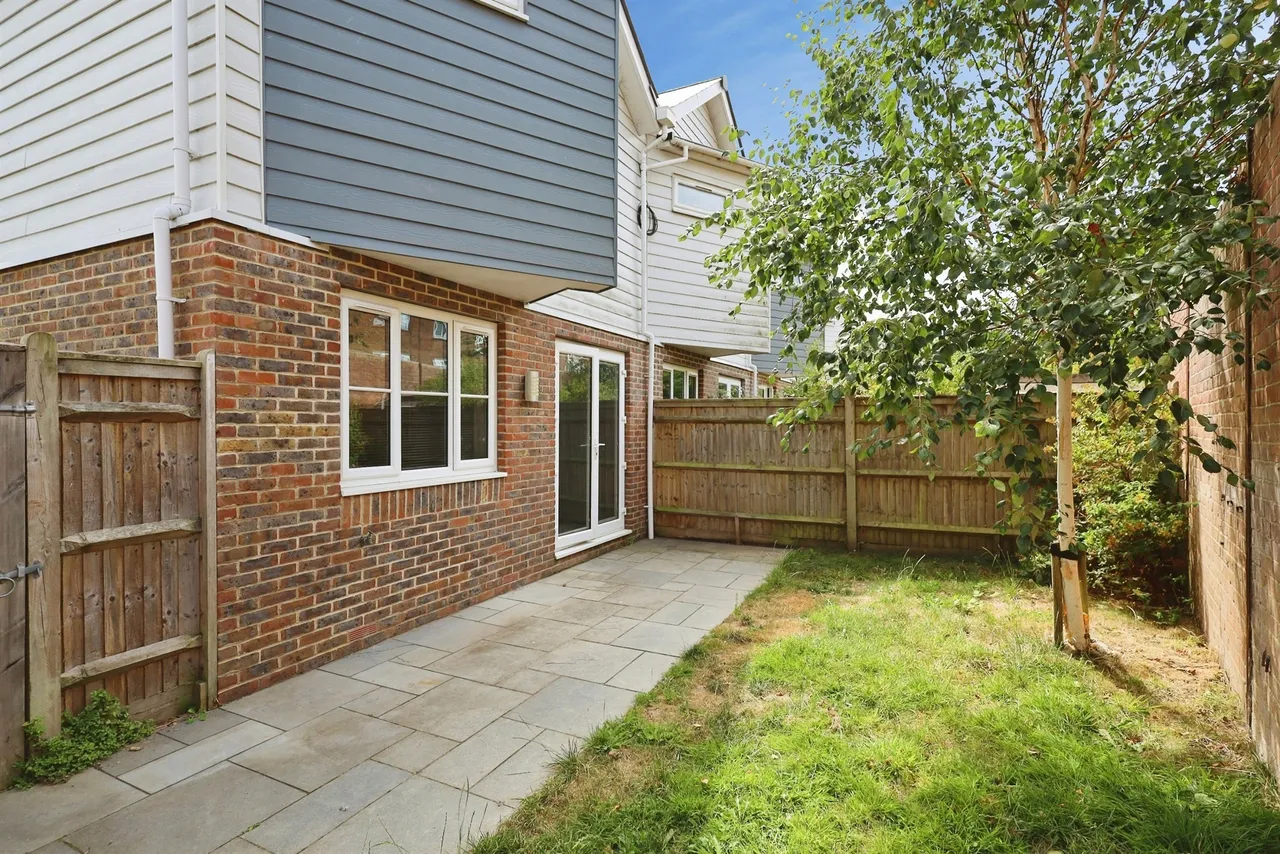 Fitzmaurice Mews, Eastbourne, photo 10
