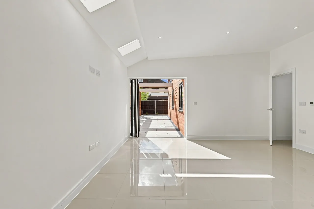 Parkland Avenue, Marshalls Park, RM1, photo 17