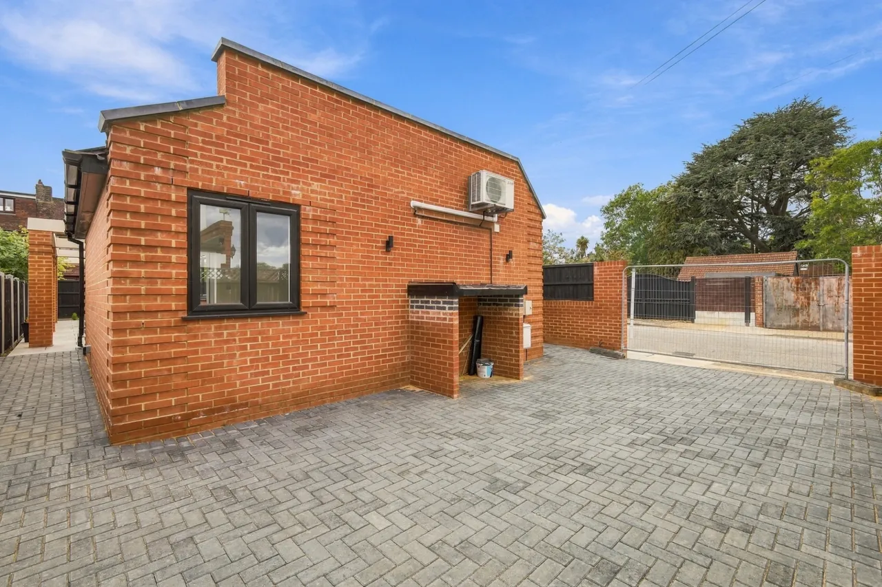 Parkland Avenue, Marshalls Park, RM1, photo 29