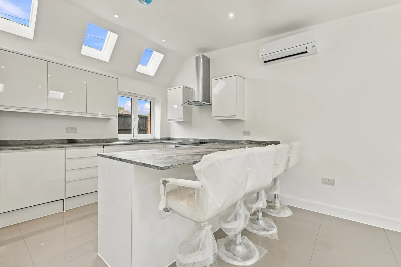 Parkland Avenue, Marshalls Park, RM1, photo 12