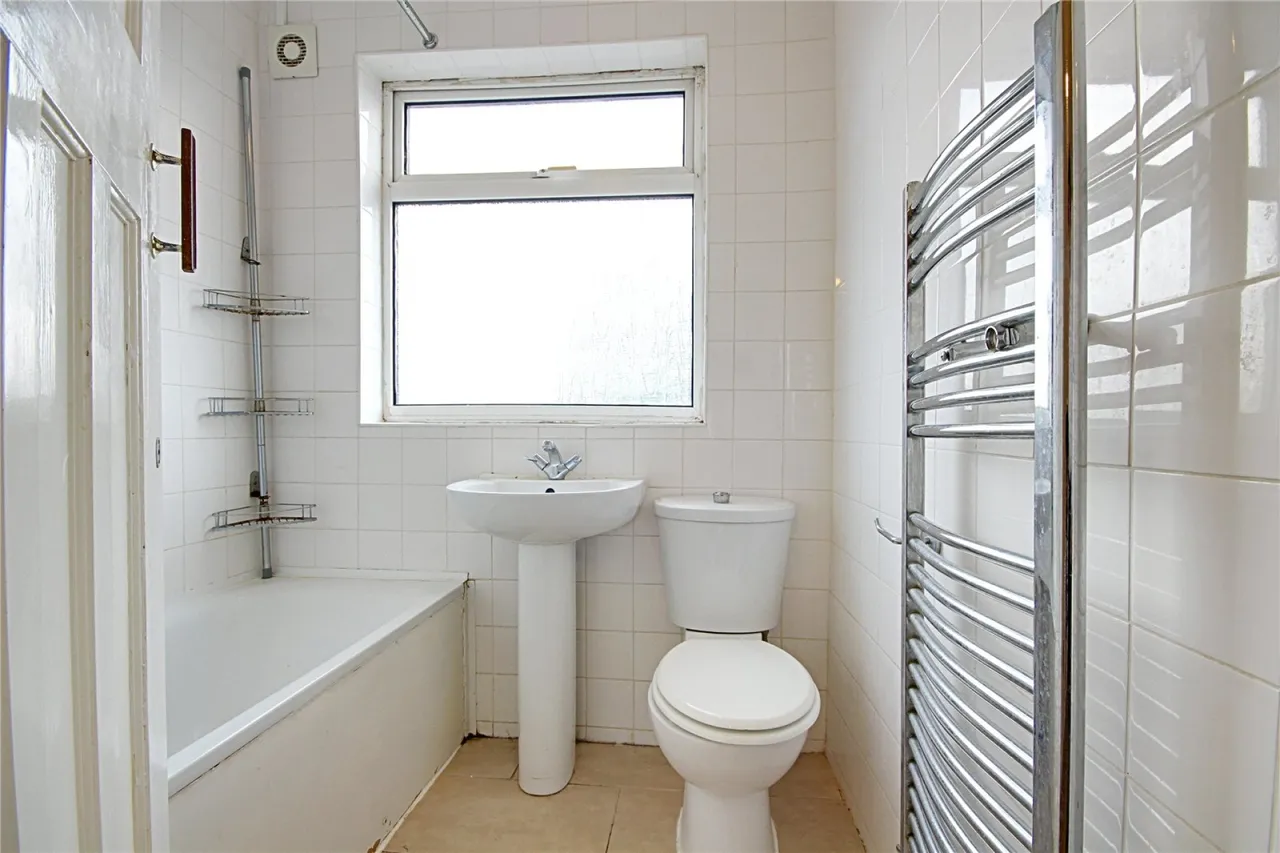 Chester Gardens, Enfield, photo 9