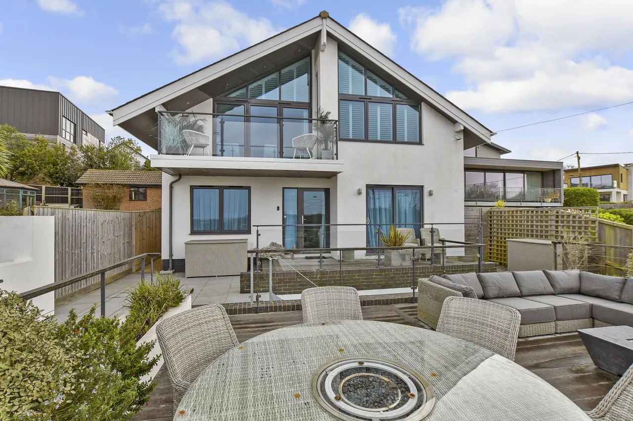 5 bed house for sale, Gurnard, PO31