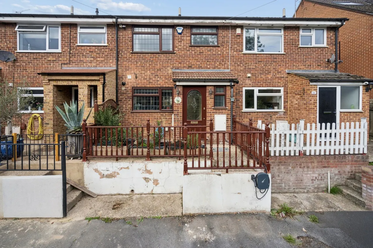 3 bed house for sale, London Road, High Wycombe, HP11