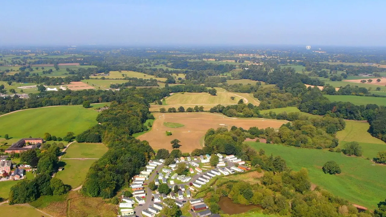 Stately Albion Lodge, Riverdane Holiday Park, photo 11