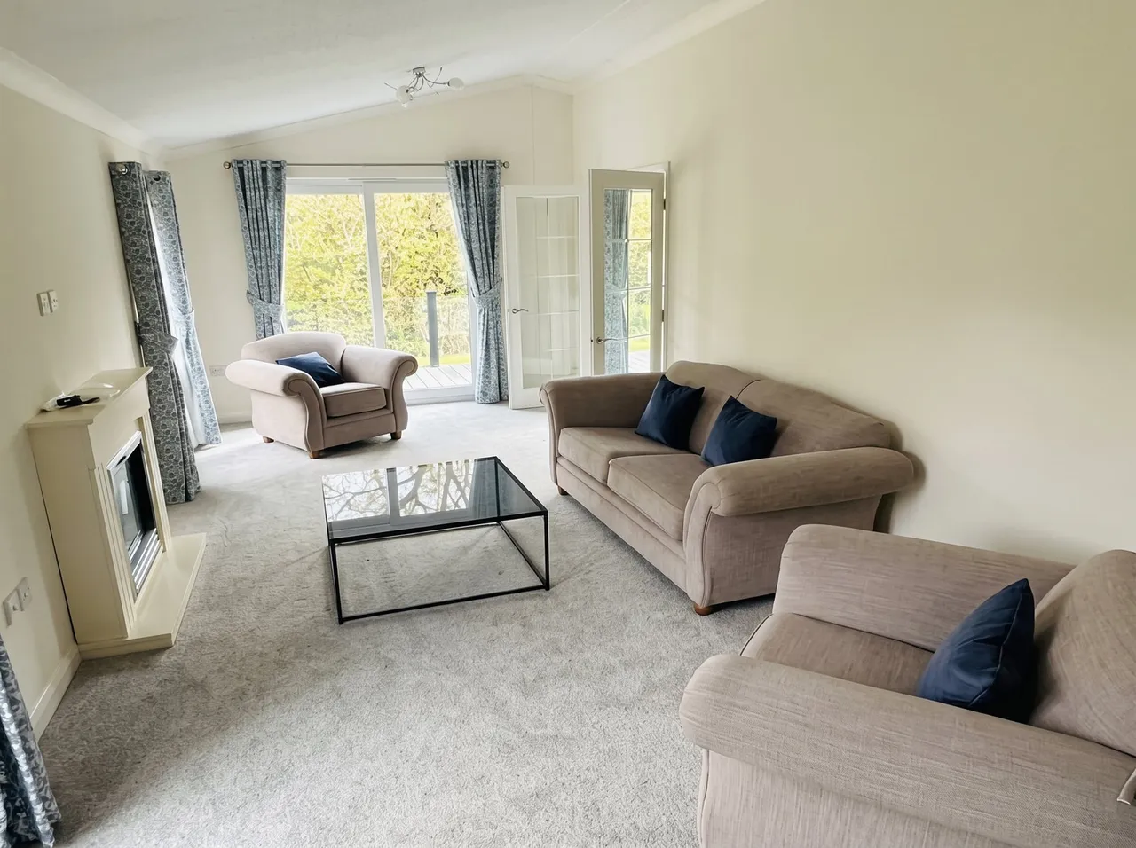 Stately Albion Lodge, Riverdane Holiday Park, photo 2
