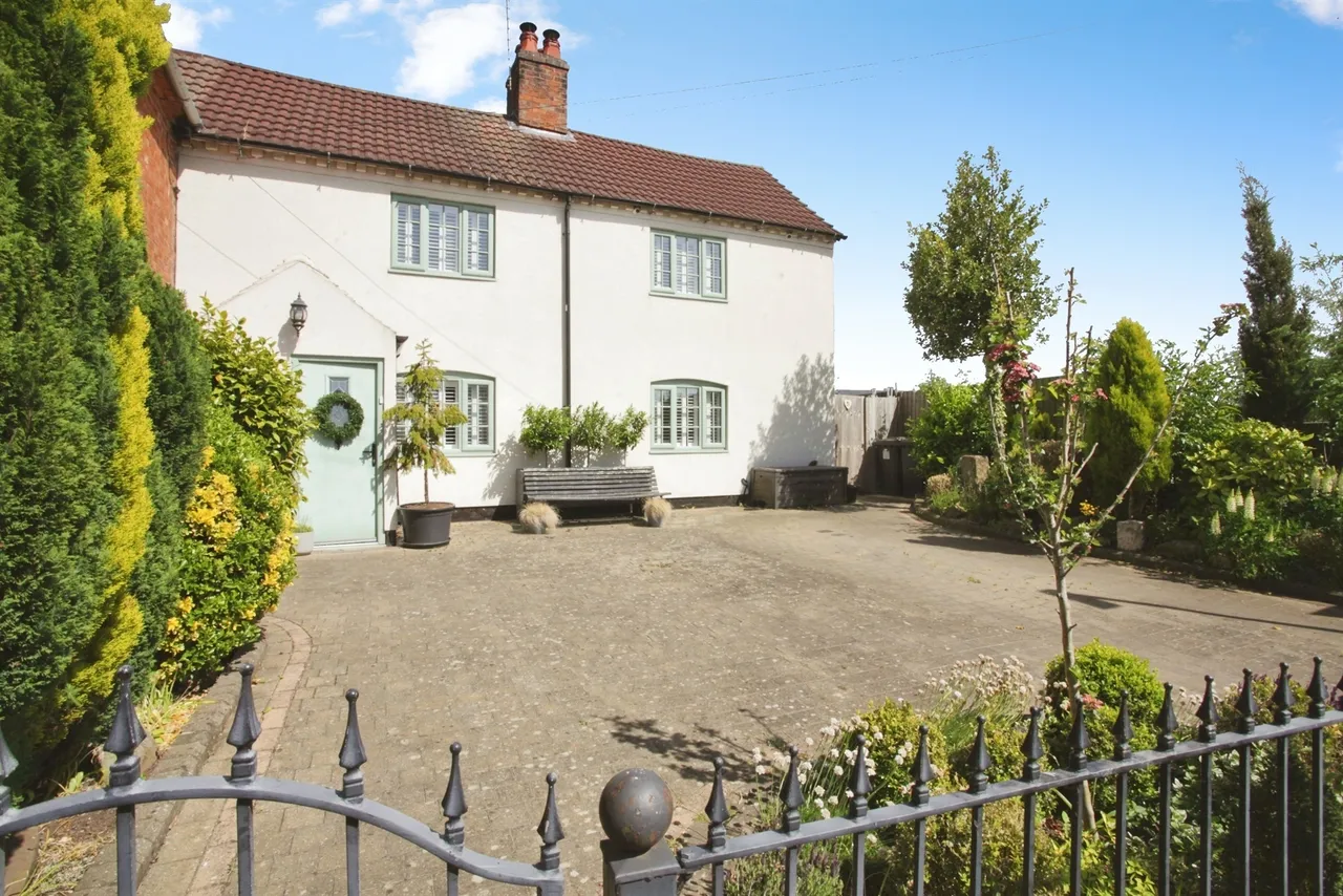 Church Street, Bulkington, Bedworth, photo 2