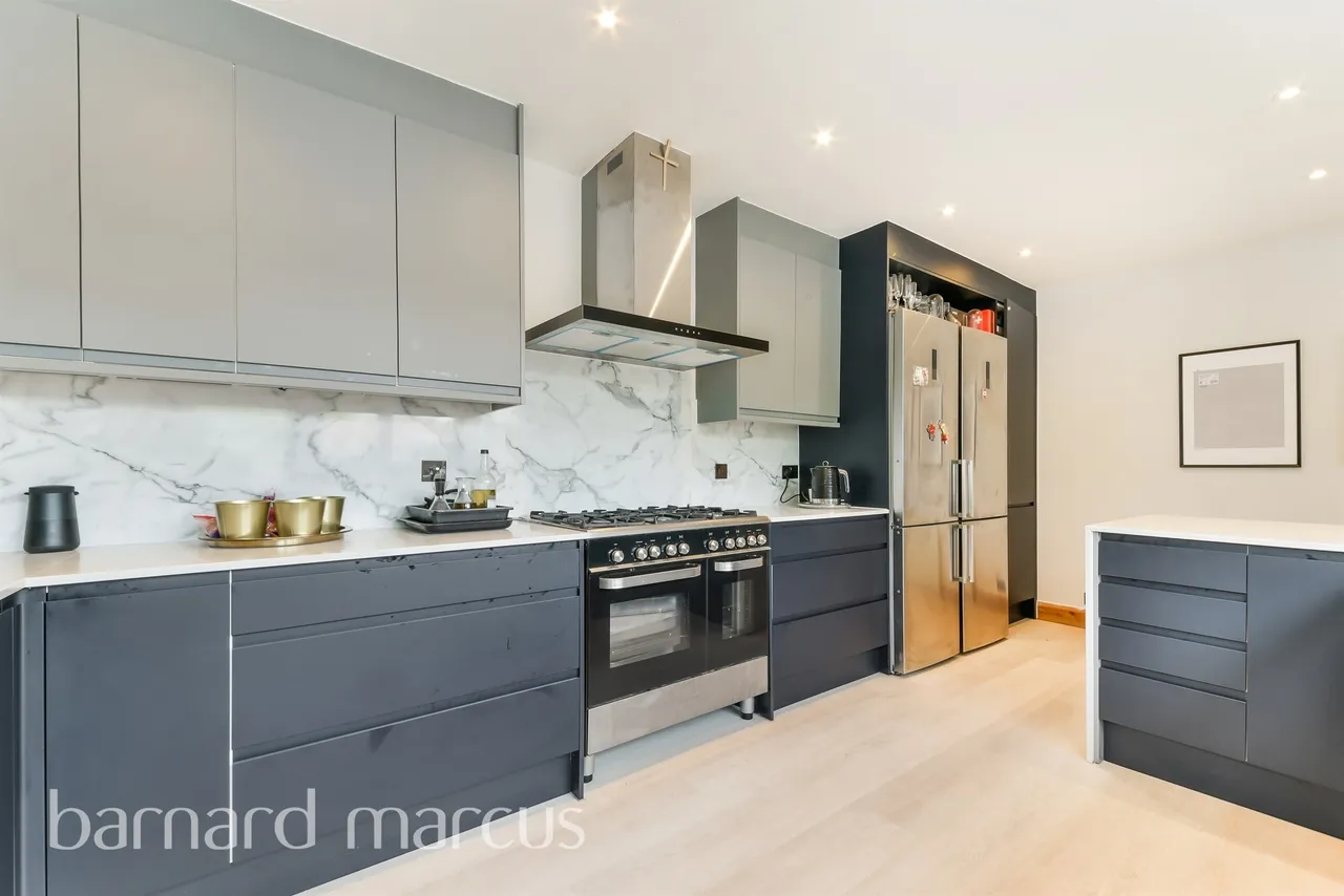 Springfield Avenue, London, photo 7