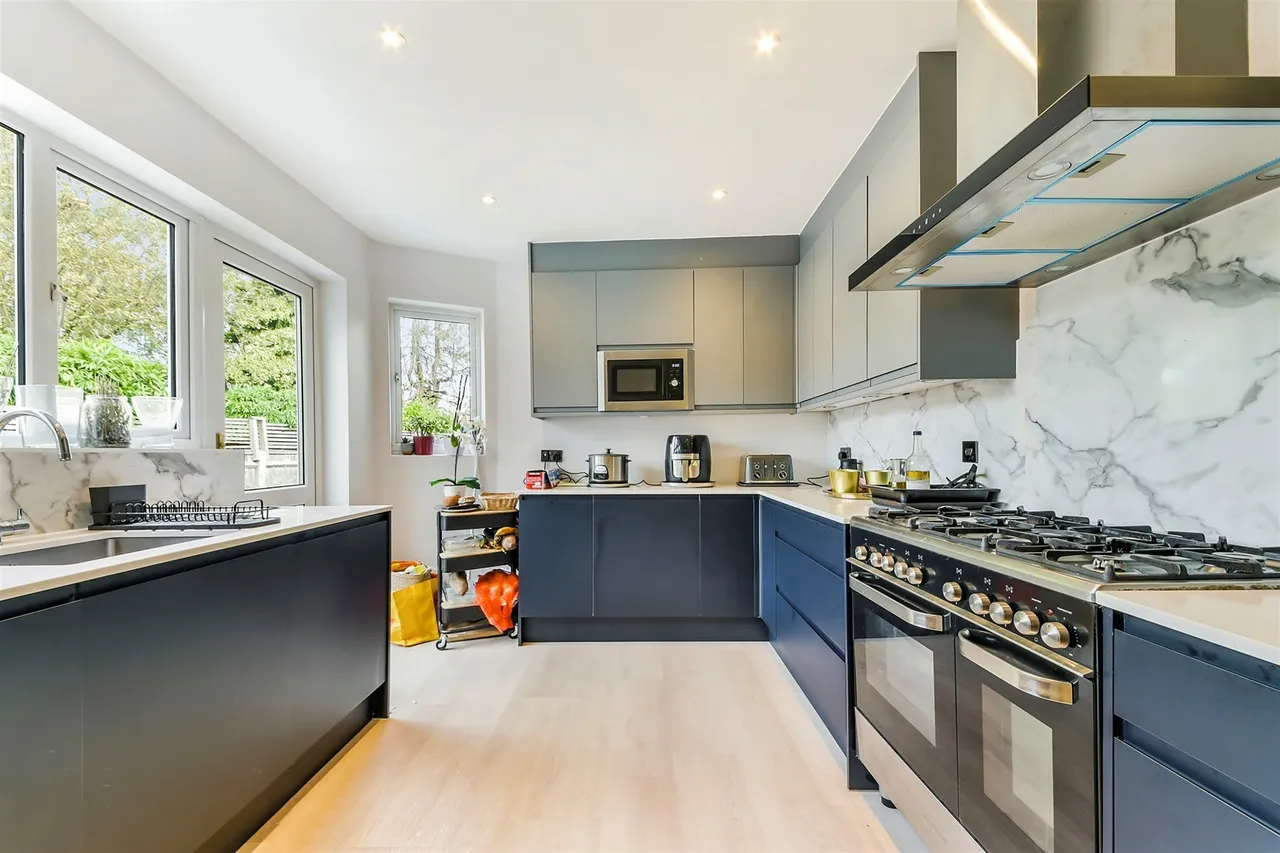 Springfield Avenue, London, photo 6