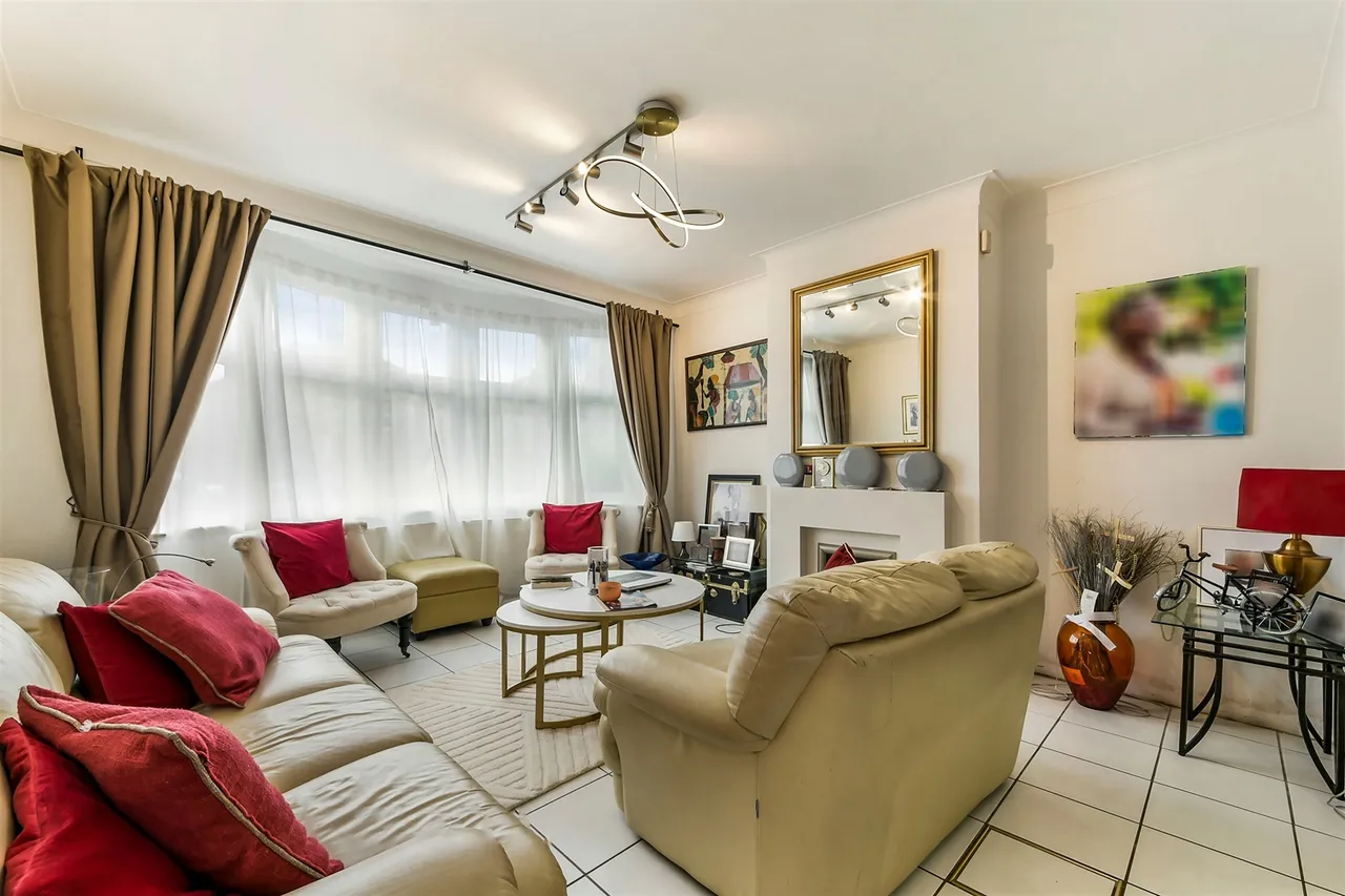 Springfield Avenue, London, photo 2