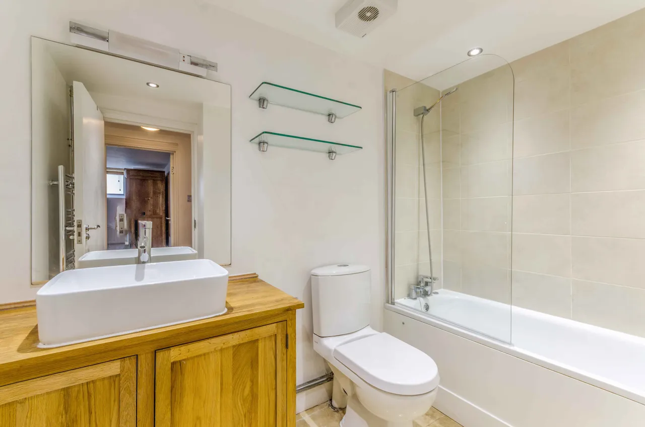 Basement Flat, 20 Highbury Grove, London, photo 5