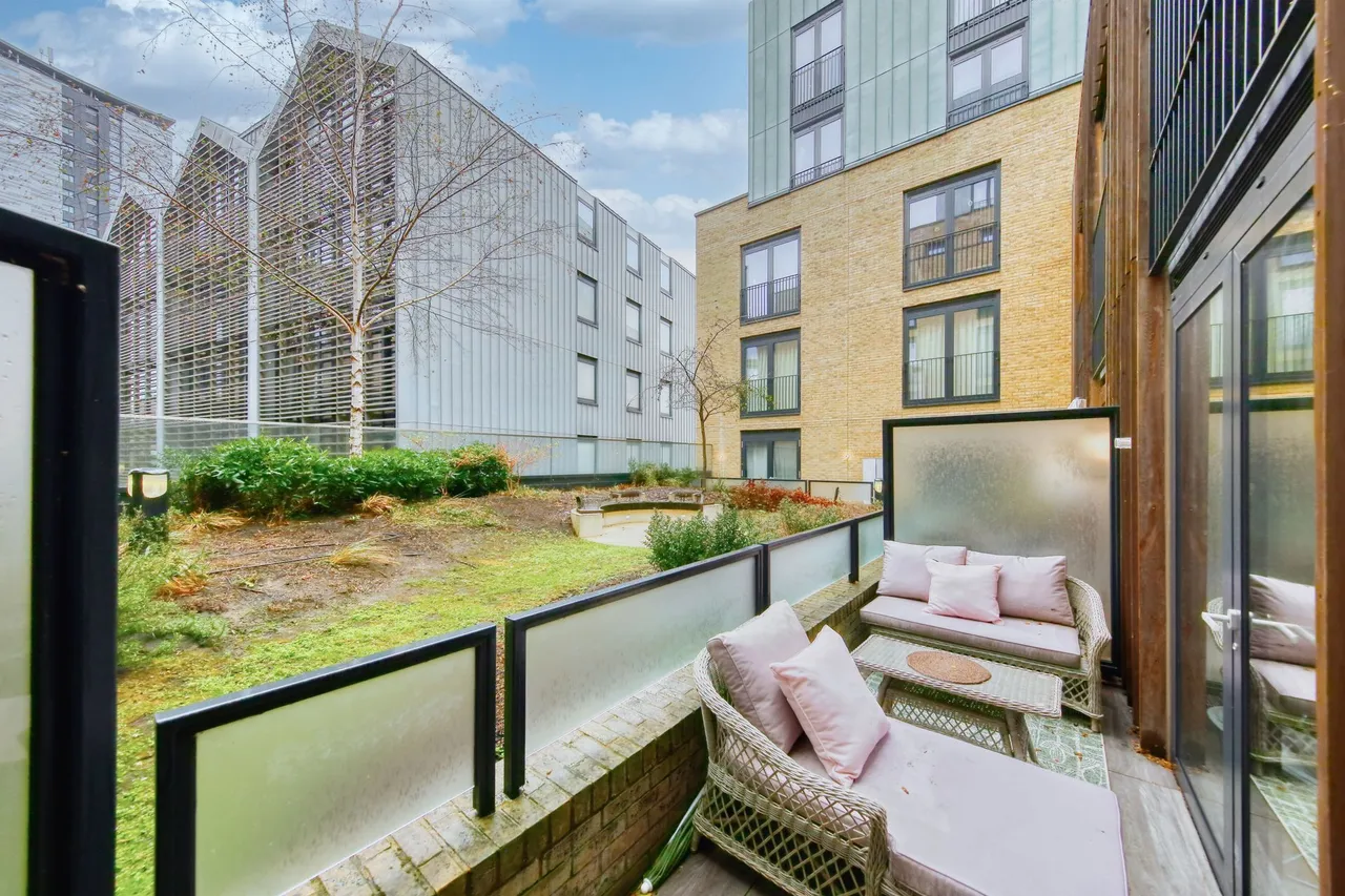 Drapers Yard, Ram Quarter, SW18, photo 6