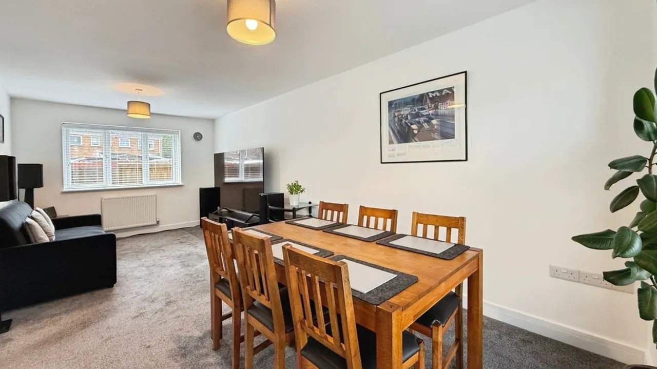 Bridge Court, Westbury, photo 6