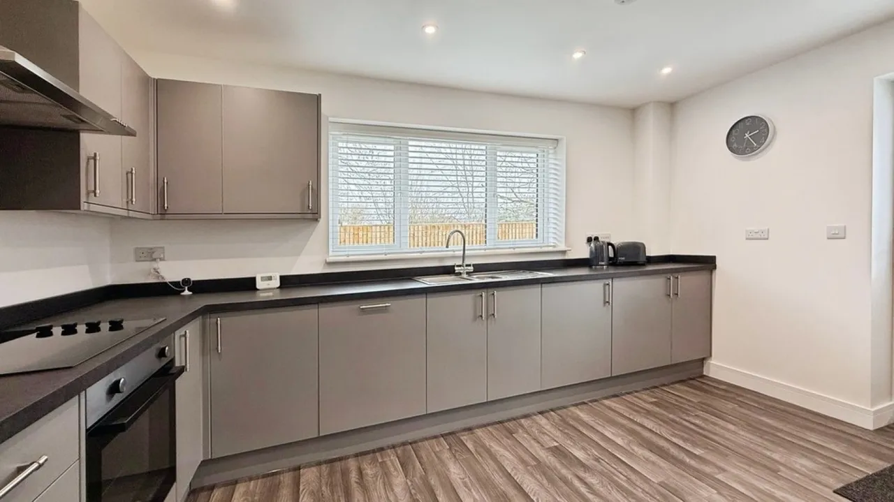 Bridge Court, Westbury, photo 7