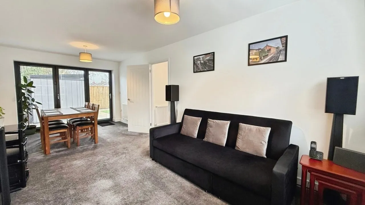 Bridge Court, Westbury, photo 5