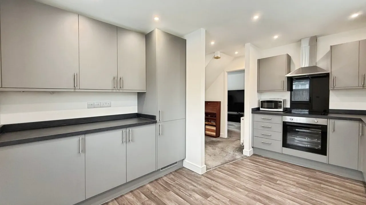 Bridge Court, Westbury, photo 8