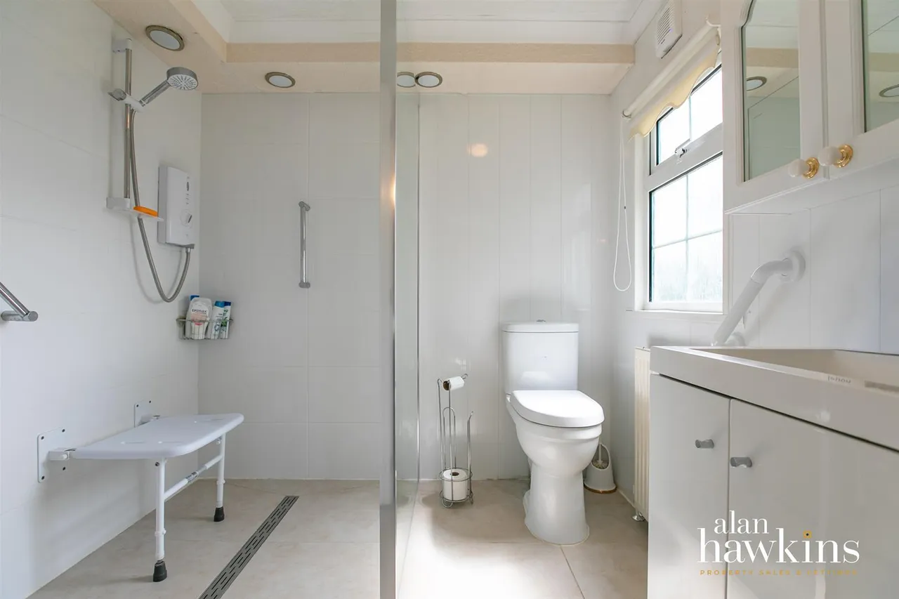 Lillybrook Estate, Lyneham, SN15, photo 13
