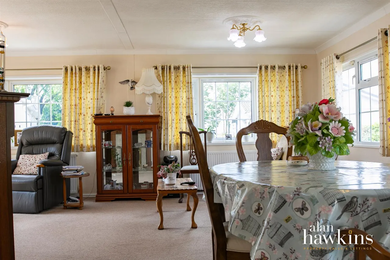 Lillybrook Estate, Lyneham, SN15, photo 5