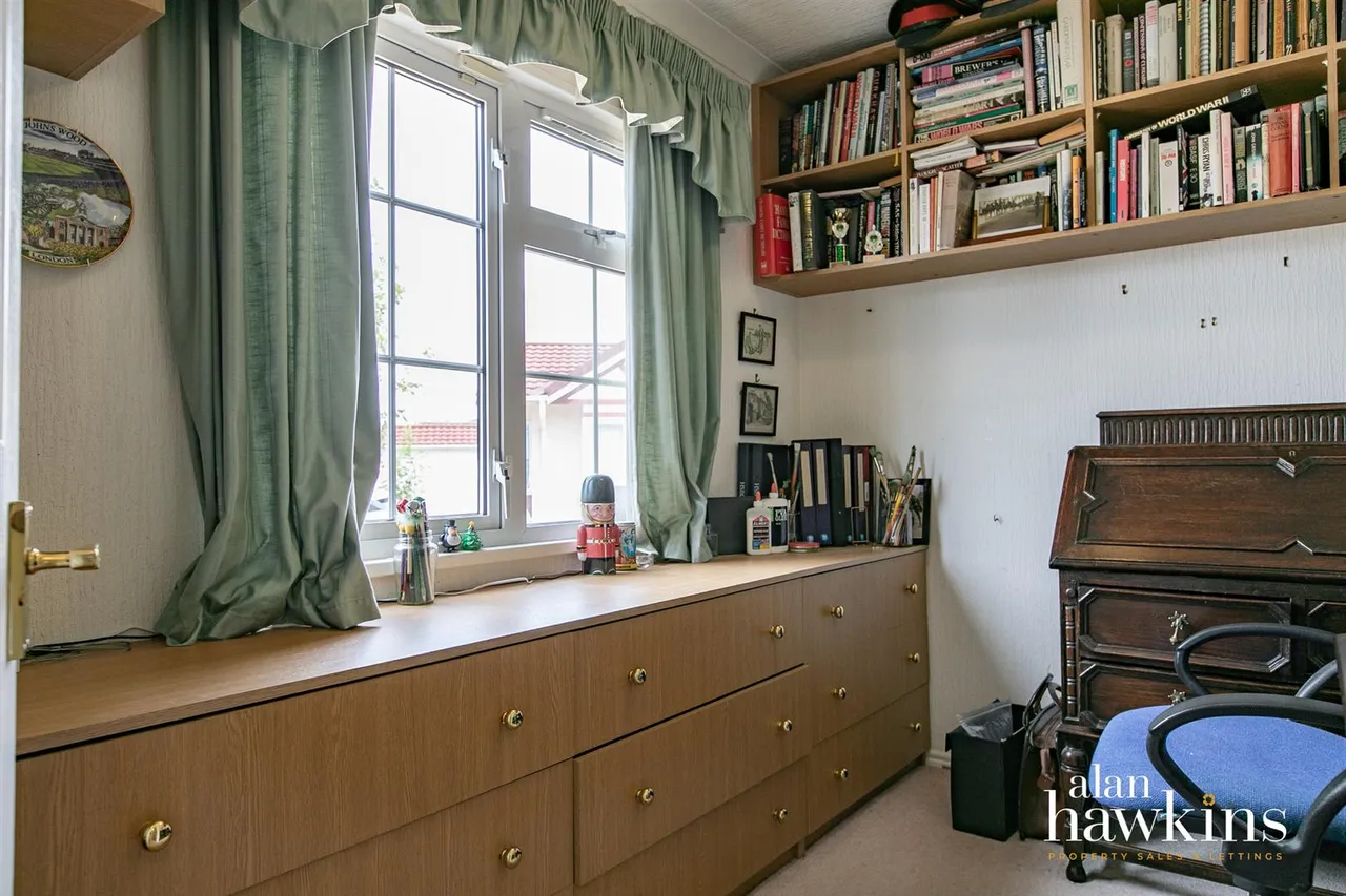 Lillybrook Estate, Lyneham, SN15, photo 14