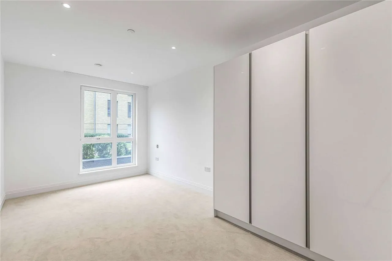 Pinewood Gardens, Teddington, TW11, photo 6