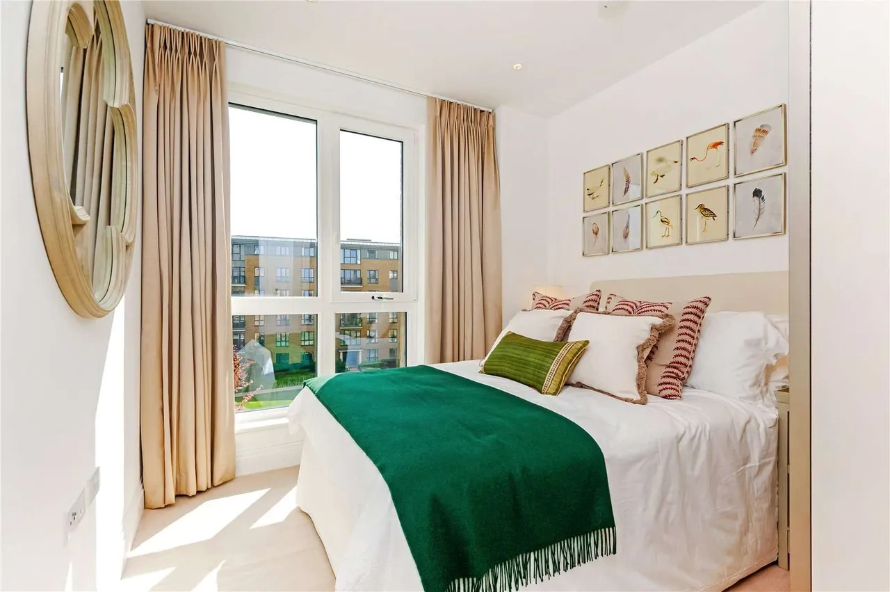 Pinewood Gardens, Teddington, TW11, photo 4