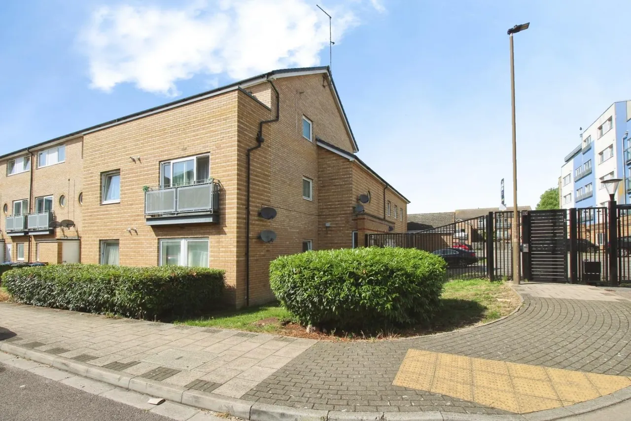 2 bed flat for sale, Bailey Close, West Thamesmead, SE28