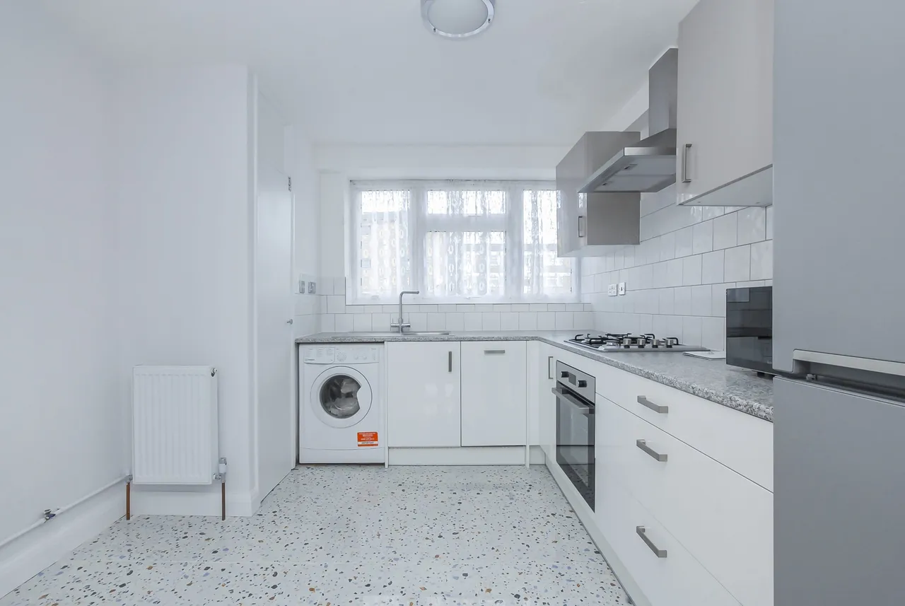 3 bed flat to rent — Eden Close, Langley, Berkshire, SL3 8TZ