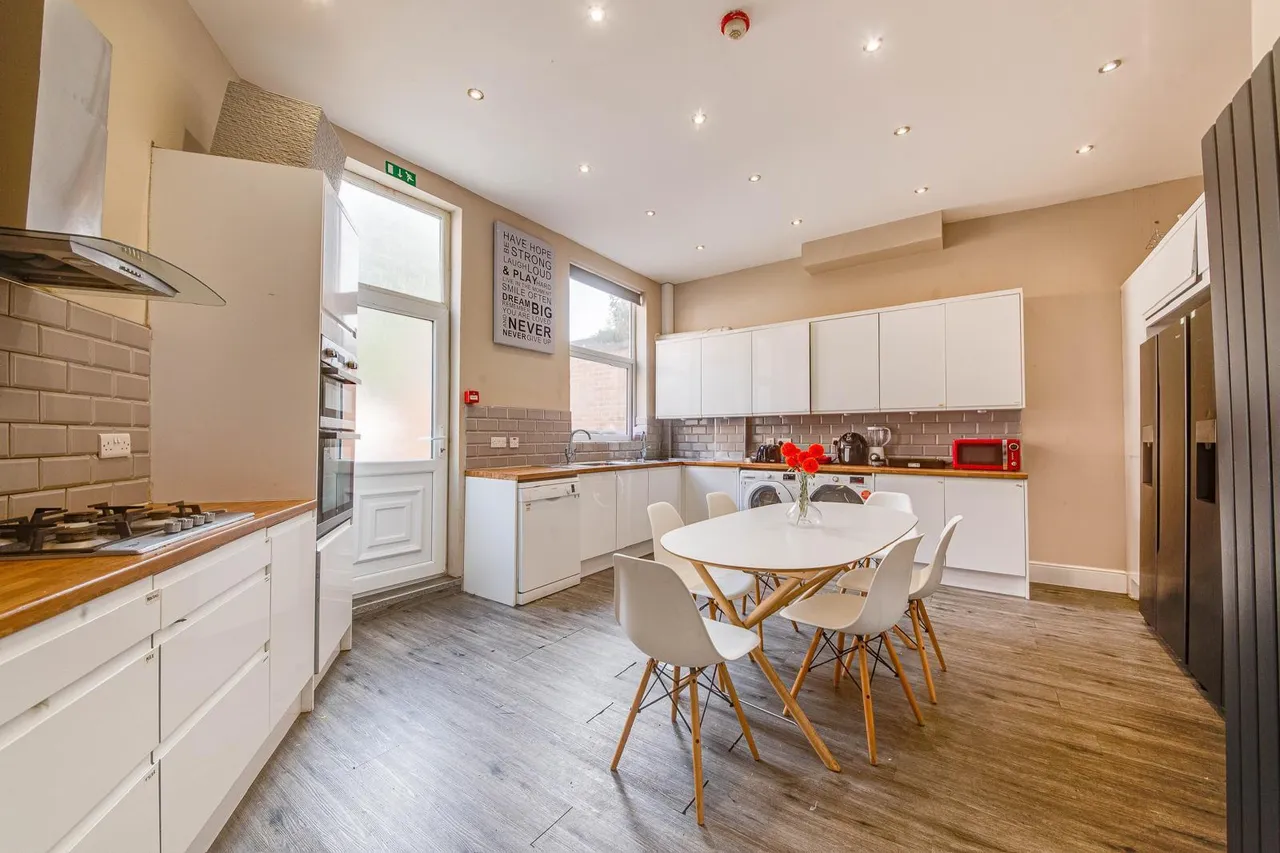 10 bed house to rent, Burns Street, NG7