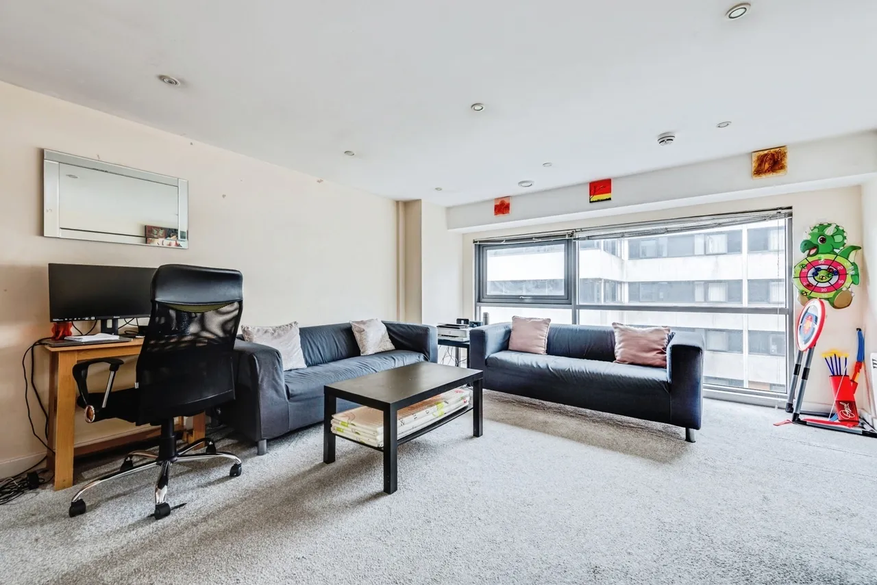 Beckhampton Street, SWINDON, Wiltshire, SN1, photo 3
