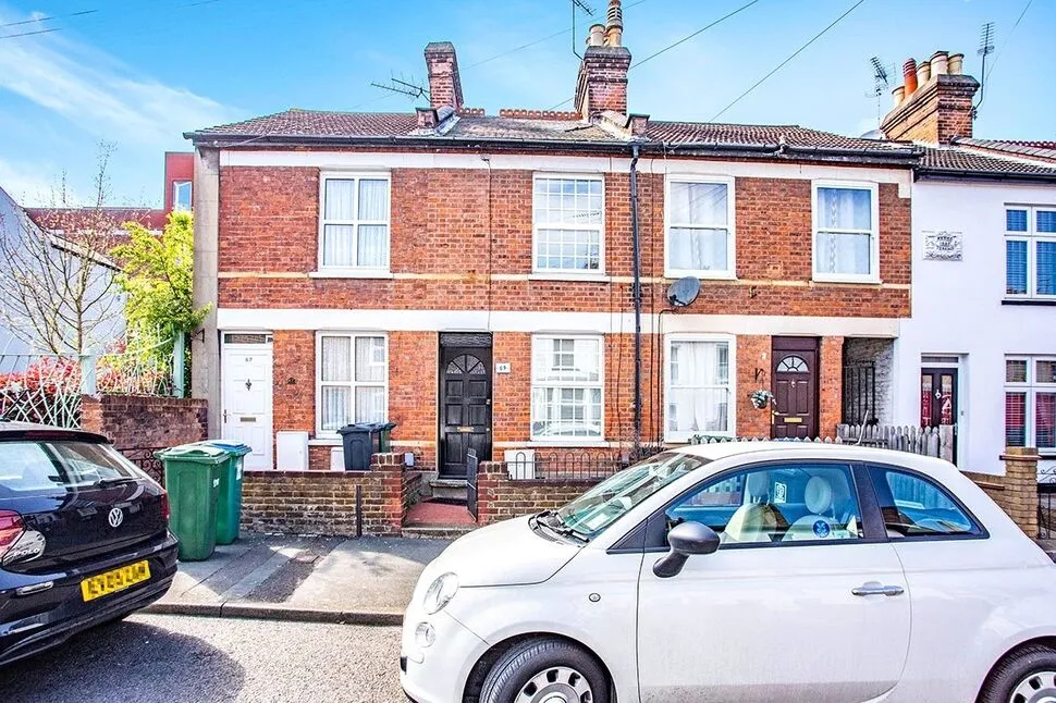 2 bed house to rent, Estcourt Road, Watford, WD17