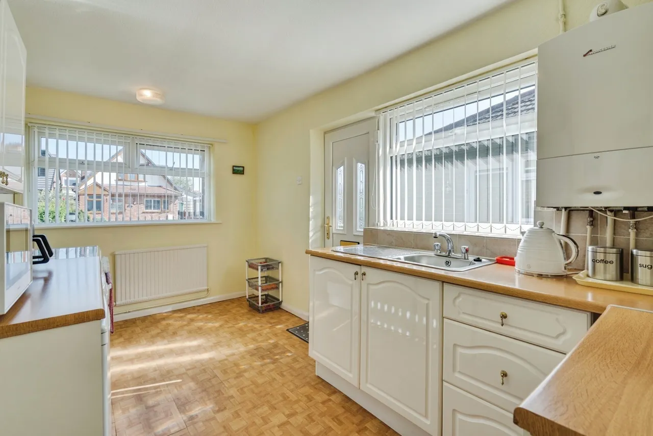Louise Gardens, Westhoughton, BL5, photo 8