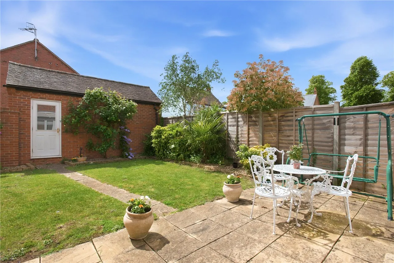 St. Peters Way, Stratford-upon-Avon, Warwickshire, CV37, photo 6