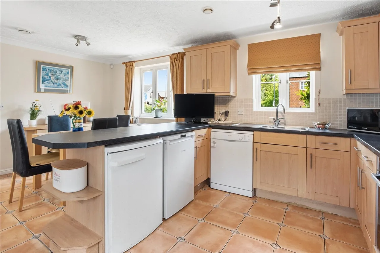 St. Peters Way, Stratford-upon-Avon, Warwickshire, CV37, photo 9