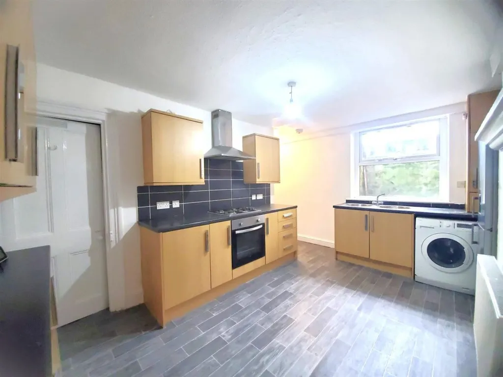 North Street, Lockwood, HD1, photo 5