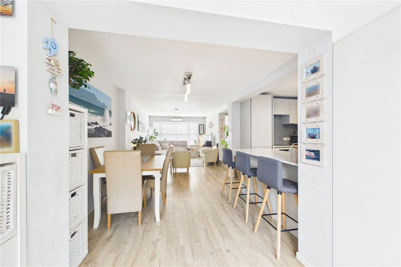 Wellington Court, Spencers Wood, RG7, photo 8