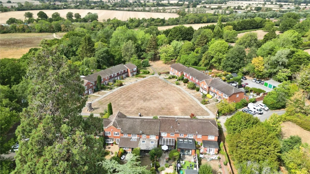 Wellington Court, Spencers Wood, RG7, photo 19