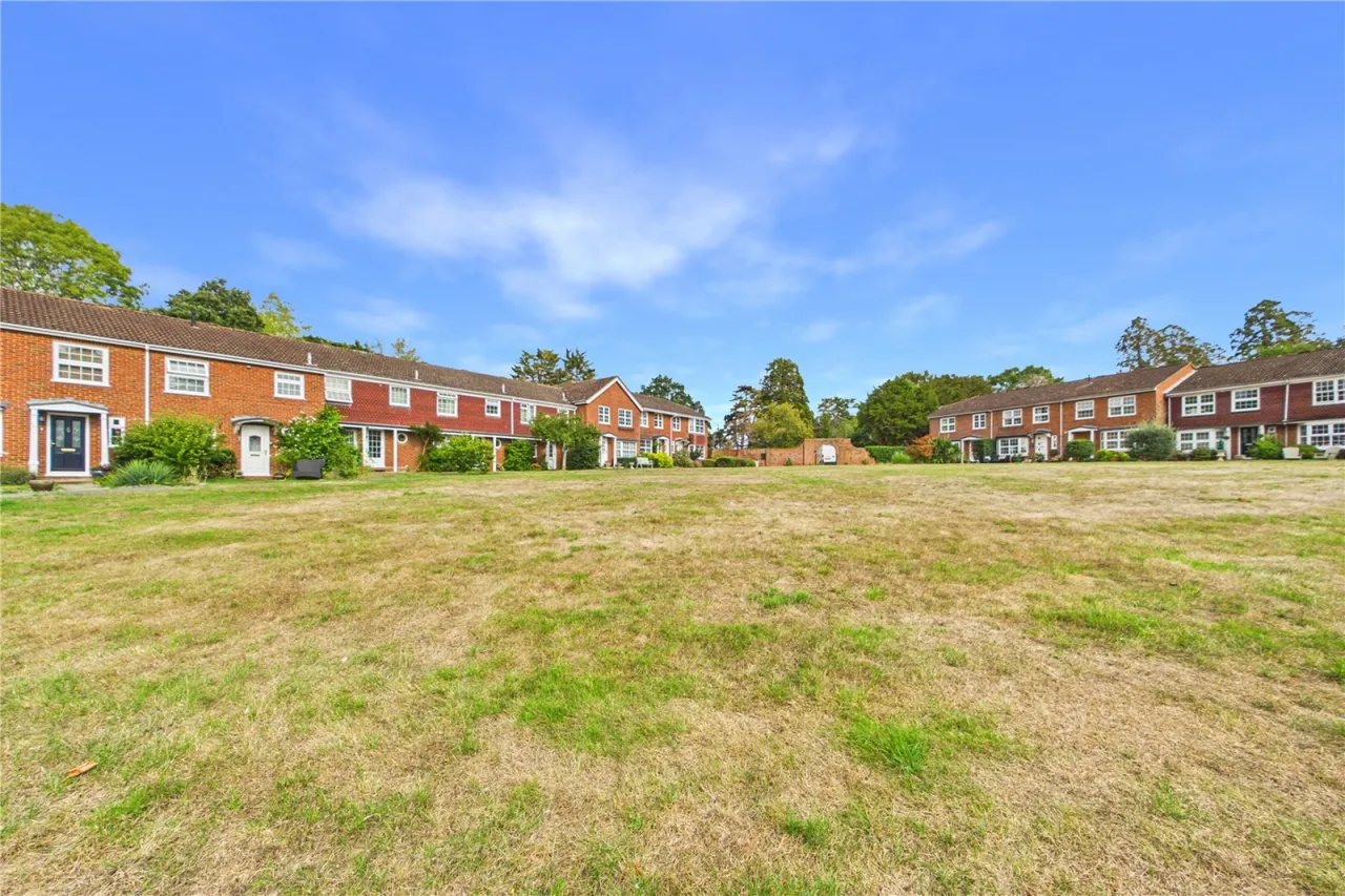 Wellington Court, Spencers Wood, RG7, photo 20